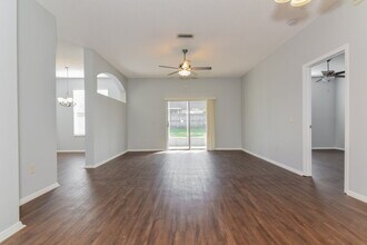327 Sand Ridge Dr in Valrico, FL - Building Photo - Building Photo