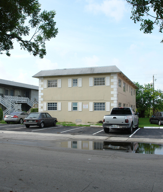 5880 NW 16th Pl in Fort Lauderdale, FL - Building Photo - Building Photo