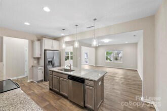 8562 River Ridge Dr in Charlotte, NC - Building Photo - Building Photo