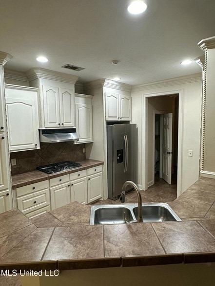 121 Hallmark Pl in Madison, MS - Foto de edificio - Building Photo