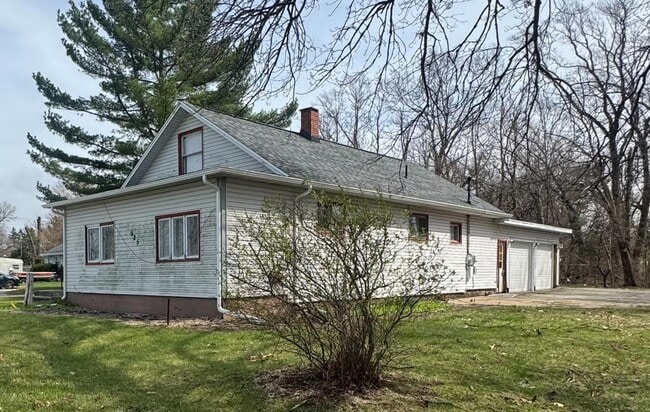 property at 925 W Buffalo St