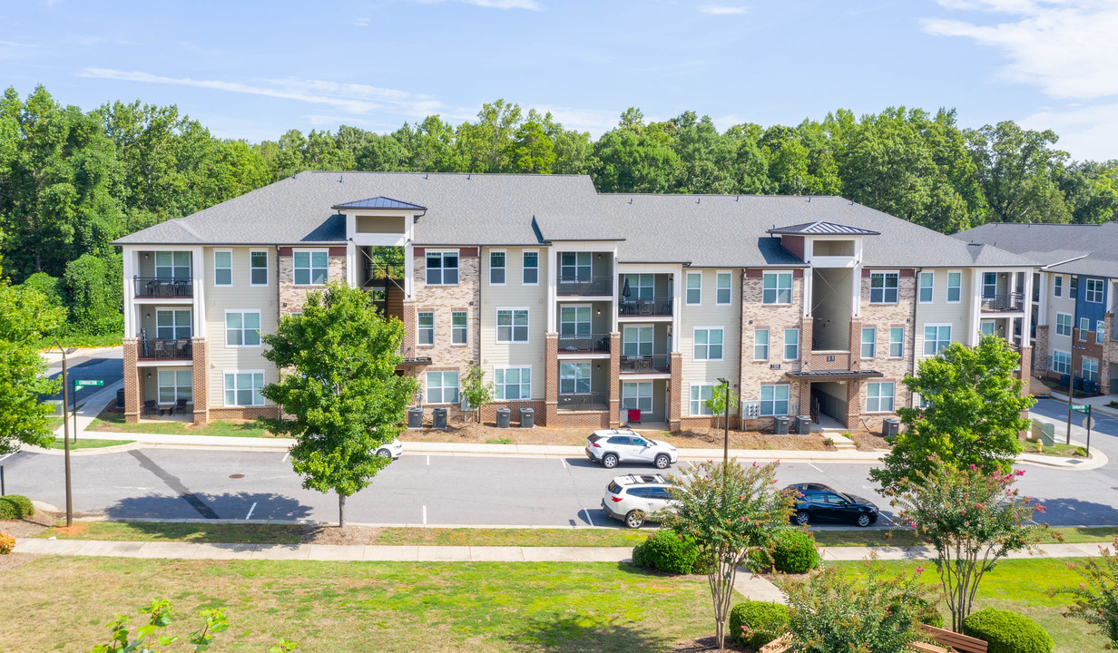 Continuum 115 in Mooresville, NC - Building Photo