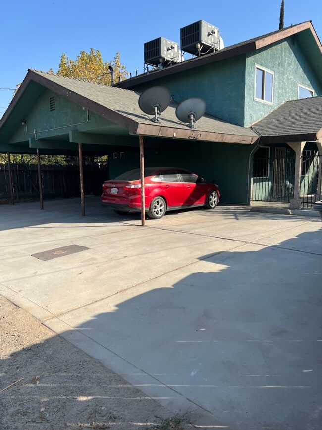 329 W Wilson St, Unit #102