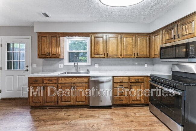 1322 N Harvey Dr in Olathe, KS - Building Photo - Building Photo