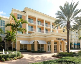 The Moorings at Lantana in Lantana, FL - Foto de edificio - Building Photo