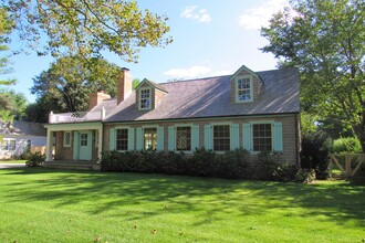 75 Mill Hill Ln in East Hampton, NY - Building Photo - Building Photo