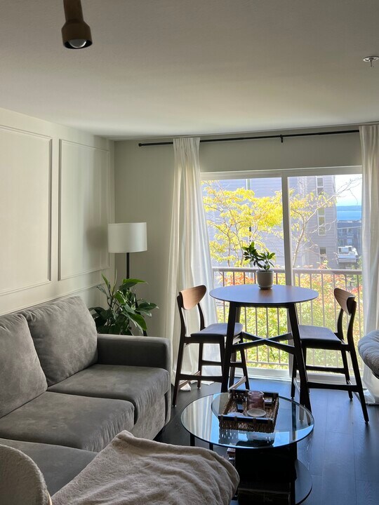 323 Queen Anne Ave N, Unit 410 in Seattle, WA - Building Photo