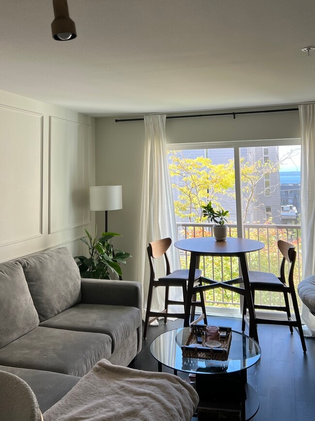 property at 323 Queen Anne Ave N