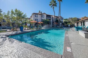 1975 E University Dr, Unit 1 in Tempe, AZ - Building Photo