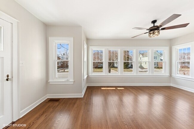 133 S Vail Ave in Arlington Heights, IL - Building Photo - Building Photo