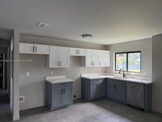 2810 NW 9th Ct in Fort Lauderdale, FL - Building Photo - Building Photo