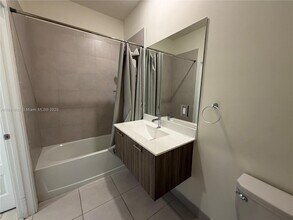 7915 NW 104th Ave in Doral, FL - Building Photo - Building Photo