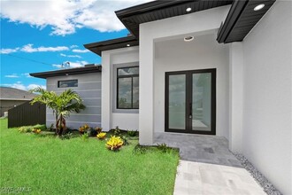 310 Diplomat Pkwy E in Cape Coral, FL - Building Photo - Building Photo