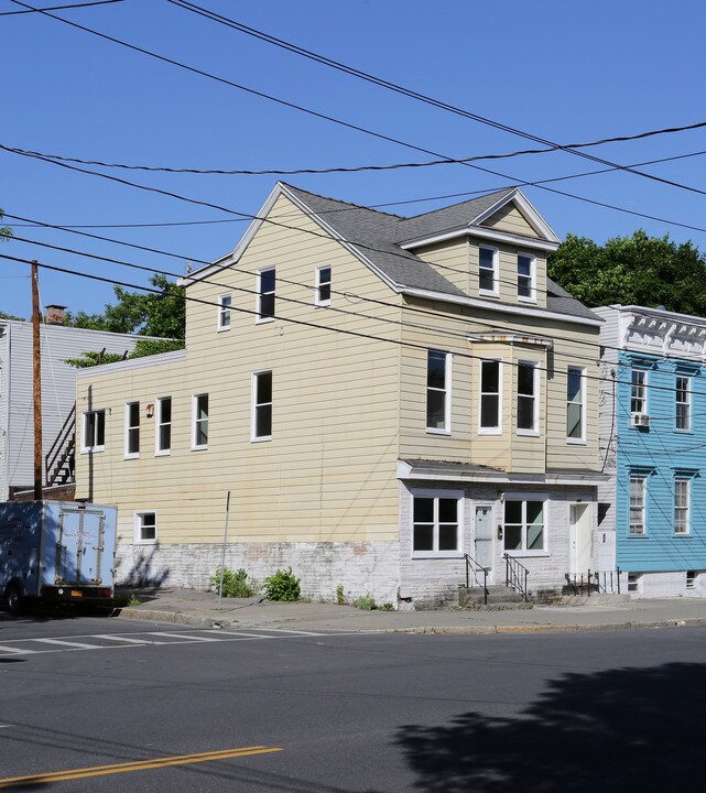 478 Washington Ave in Albany, NY - Building Photo