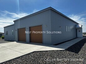 7458 Bouldercrest Rd NE in Moses Lake, WA - Building Photo