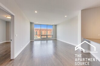 2348 N Lister Ave, Unit 209 in Chicago, IL - Building Photo - Building Photo