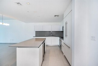 68 SE 6th St, Unit 1510 in Miami, FL - Building Photo - Building Photo