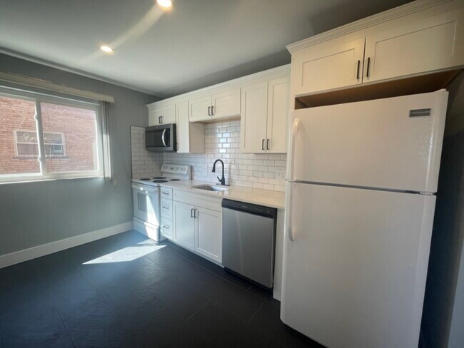 5706 Grace Ave, Unit 1 in Cincinnati, OH - Building Photo - Building Photo