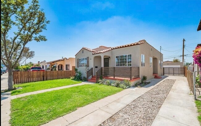 735 S Woods Ave in East Los Angeles, CA - Building Photo - Building Photo