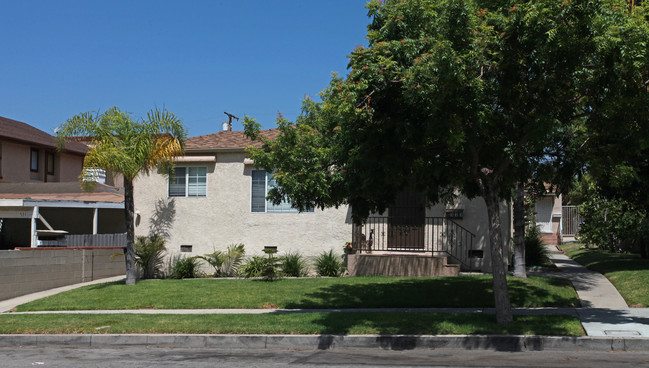 533 E Elmwood Ave in Burbank, CA - Building Photo - Building Photo