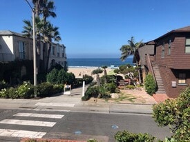 114 4th Plz, Unit Henry Fella in Manhattan Beach, CA - Building Photo