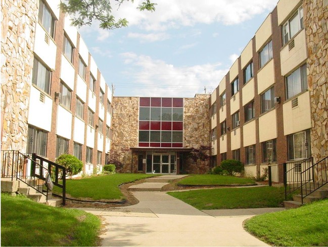 City Square Apartments in Milwaukee, WI - Building Photo - Building Photo