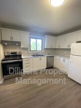 1528 Redwood Dr in Peterborough, ON - Building Photo - Building Photo