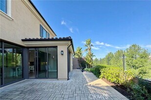 115 Locanda in Irvine, CA - Building Photo