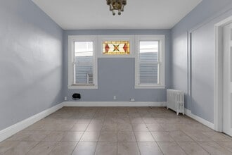 327 Columbia Ave in Jersey City, NJ - Building Photo - Building Photo