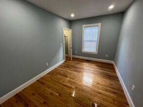 369 Beacon St, Unit 2 in Somerville, MA - Building Photo - Building Photo