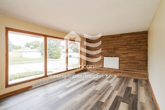 7627 W Glendale Ave in Milwaukee, WI - Building Photo - Building Photo
