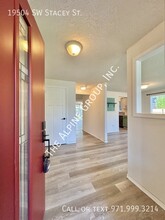 19504 SW Stacey St in Beaverton, OR - Building Photo - Building Photo