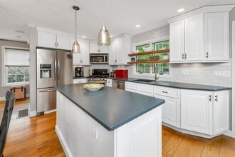92 Shadow Lake Rd in Salem, NH - Building Photo - Building Photo