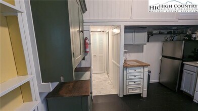 494 Cranberry St in Newland, NC - Building Photo - Building Photo