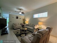 3964 NW 89th Ave in Coral Springs, FL - Foto de edificio - Building Photo