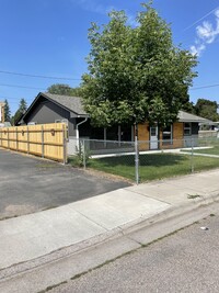 1525 S Catlin St in Missoula, MT - Foto de edificio - Building Photo