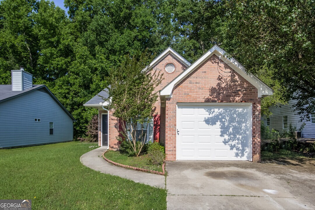 8057 Fieldstream Way in Douglasville, GA - Building Photo