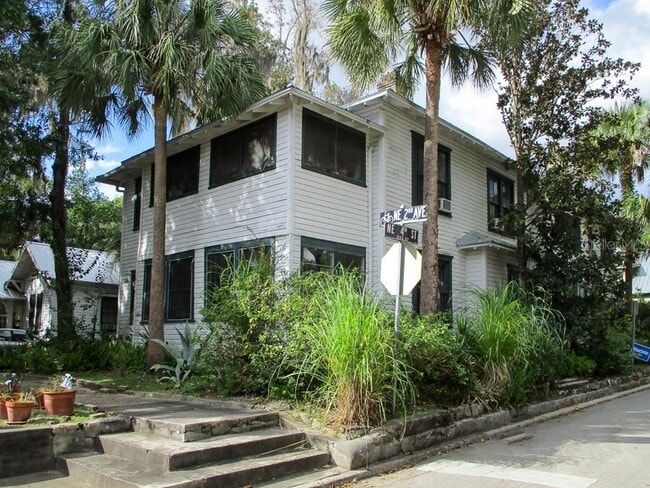 property at 318 NE 2nd Ave