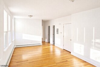 110 Willow Ave in Garwood, NJ - Building Photo - Building Photo