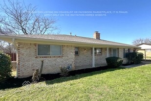 422 Mae Dr in Justin, TX - Building Photo