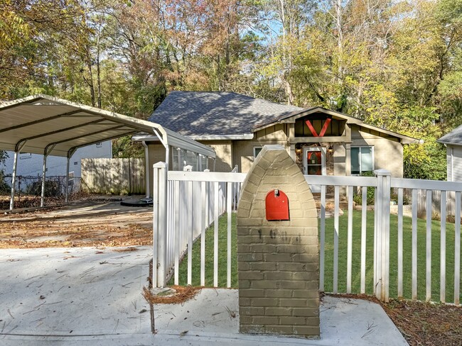 1684 Braeburn Dr SE in Atlanta, GA - Building Photo - Building Photo