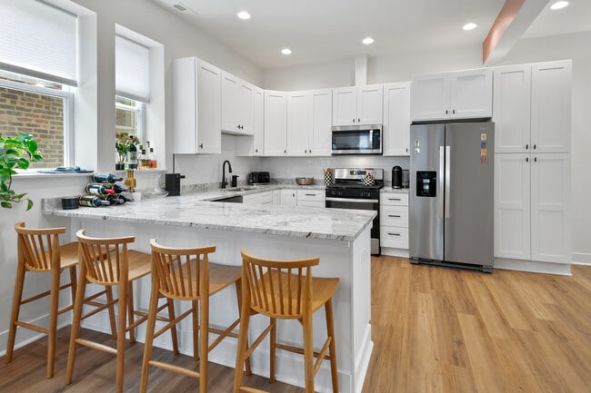 824 N Maplewood Ave in Chicago, IL - Building Photo - Building Photo