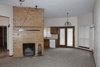 9720 Railroad in Midwest City, OK - Building Photo - Building Photo