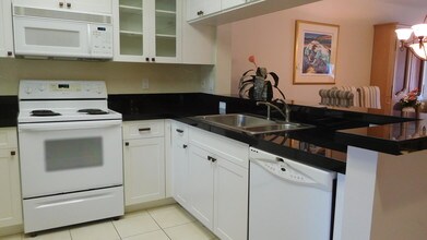 5842 Crystal Shores Dr-Unit -102 in Boynton Beach, FL - Building Photo - Building Photo