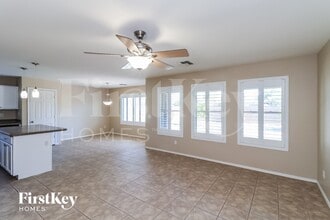 7015 S 43rd Dr in Phoenix, AZ - Foto de edificio - Building Photo