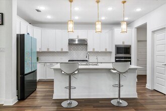 240 Inlet Ln in Leander, TX - Building Photo - Building Photo