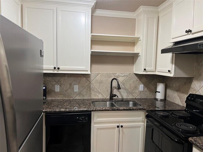 8028 Colonial Ln-Unit -B in Houston, TX - Foto de edificio - Building Photo