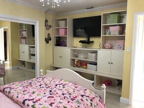 6630 NW 38th Ter in Virginia Gardens, FL - Building Photo - Building Photo