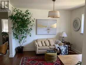 27 Wood Glen Rd in Toronto, ON - Building Photo - Building Photo