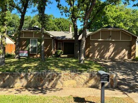 3801 Hackberry Ln in Bedford, TX - Building Photo